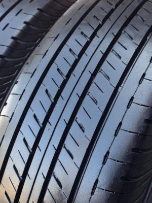 ยาง Bridgstone 215-70-15 ปี 14 ครบชุด 4 เส้น 5500 สภาพสวยๆไม่บวมดอกยางเหลือเยอะวิ่งใด้อีกนานค่ะ