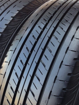 ยาง Bridgstone 215-70-15 ปี 15 ครบชุด 4 เส้น 6000 สภาพสวยๆเนื้อยางนิ่มๆไม่มีปะไม่บวมดอกยางเหลือเยอะวิ่งใด้อีกนานค่ะ