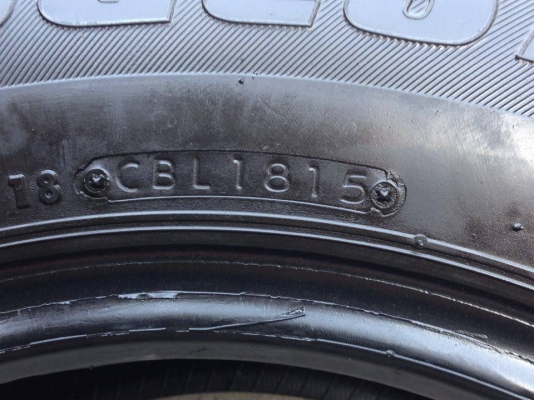ยาง Bridgstone 215-70-15 ปี 15 ครบชุด 4 เส้น 6000 สภาพสวยๆเนื้อยางนิ่มๆไม่มีปะไม่บวมดอกยางเหลือเยอะวิ่งใด้อีกนานค่ะ