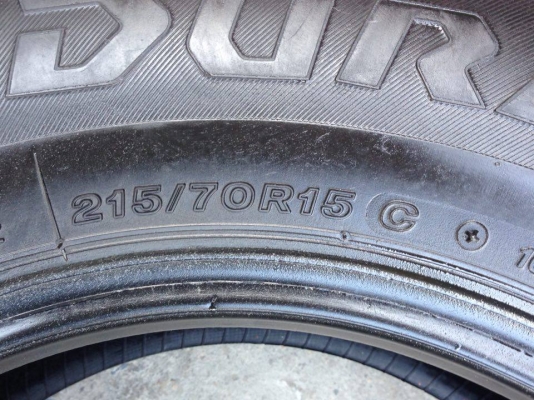 ยาง Bridgstone 215-70-15 ปี 15 ครบชุด 4 เส้น 6000 สภาพสวยๆเนื้อยางนิ่มๆไม่มีปะไม่บวมดอกยางเหลือเยอะวิ่งใด้อีกนานค่ะ