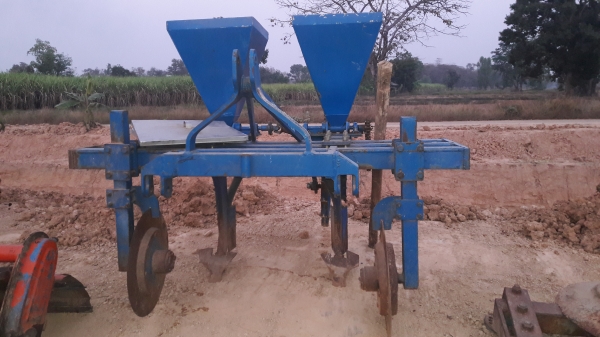 นางฟ้าเลยครับ ดิพเปอร์ เครืองฝังปุ๋ยแบบสับใบ รถใหญ่ถังคู่