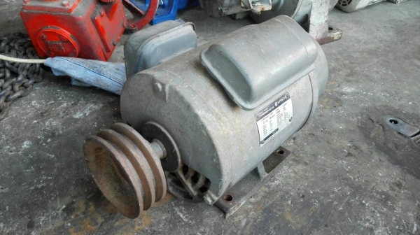 ==== SOLD ==== มอเตอร์ HITACHI 2 HP. 220V. 2 สายไฟบ้าน สภาพสวย สด ใหม่มากๆ เดิมๆ ใช้งานมาน้อย วิ่งเงียบพร้อมใช้.