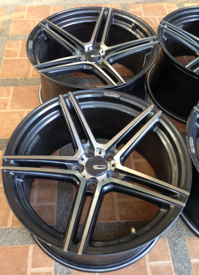 ล้อ ADV1 ขอบ18 สภาพสวย ไม่มีซ่อม ราคาไม่แพง