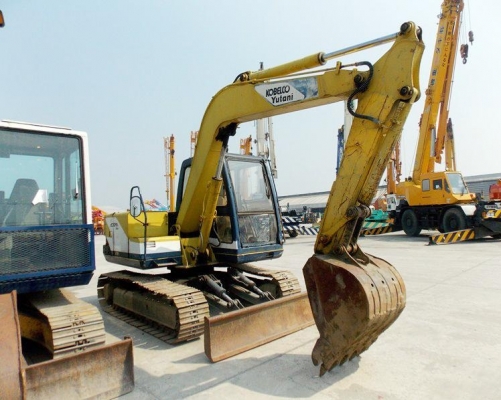 FROM JAPAN ขายถูกด่วนๆรถขุด KOBELCO SK60-1(มาร์คทรี) คอนโทรลน้ำมัน/ปั๊มนิ้ว ราคาเพียง 650,000 บาท สนใจติดต่อ 0819337688