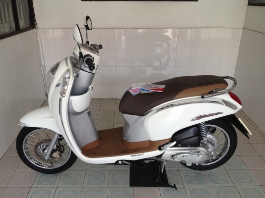 Scoopy-i ลายClassic รถบ้านแท้ วิ่ง3000 ปลายปี56 (ของแถม 4 รายการ)