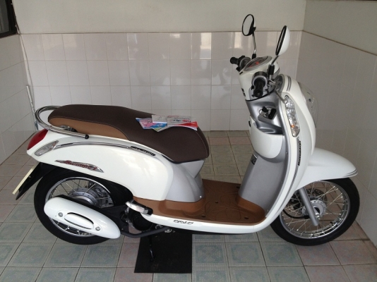 Scoopy-i ลายClassic รถบ้านแท้ วิ่ง3000 ปลายปี56 (ของแถม 4 รายการ)