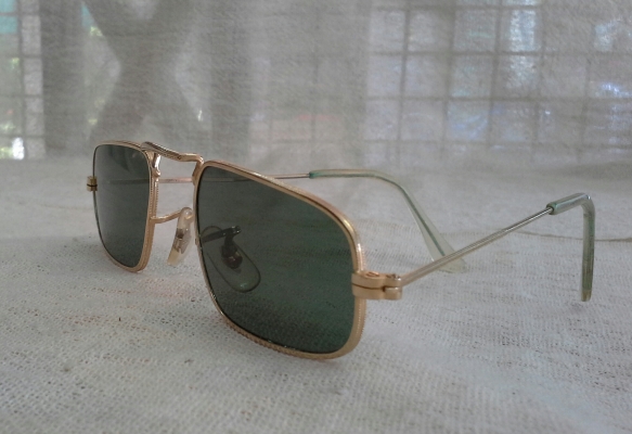 อภิมหาแว่นตาอเมริกันวินเทจ B&amp;L RAY-BAN FUGITIVES SQUARE 1980s USA  รุ่นหายาก!