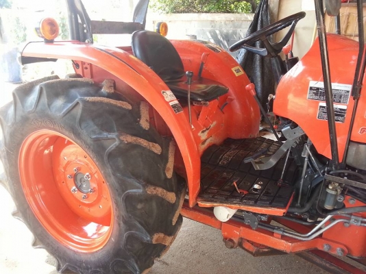 คูโบต้า L4708 4 WD พร้อมใบมีดตราช้าง