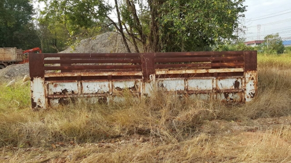 ขายตามสภาพ กระบะเหล็ก ยาว 6 เมตร กว้าง 2.40 เมตร พื้นต้องปะใหม่