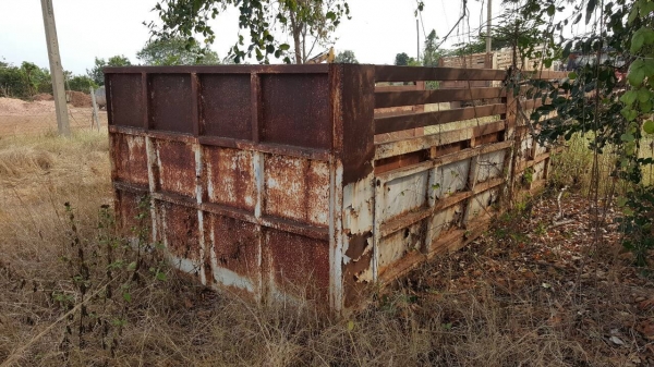 ขายตามสภาพ กระบะเหล็ก ยาว 6 เมตร กว้าง 2.40 เมตร พื้นต้องปะใหม่