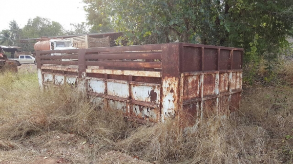 ขายตามสภาพ กระบะเหล็ก ยาว 6 เมตร กว้าง 2.40 เมตร พื้นต้องปะใหม่