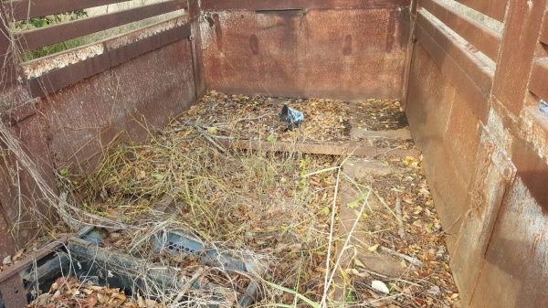 ขายตามสภาพ กระบะเหล็ก ยาว 6 เมตร กว้าง 2.40 เมตร พื้นต้องปะใหม่