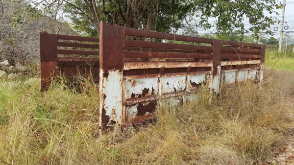 ขายตามสภาพ กระบะเหล็ก ยาว 6 เมตร กว้าง 2.40 เมตร พื้นต้องปะใหม่