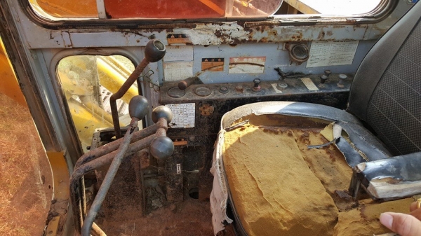 ขายรถขุดแบ็คโค120-1 12HT เครื่องHINO EH100 สภาพทำงานได้มีแอร์