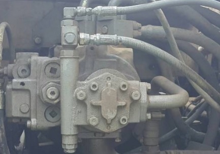 KOMATSU PC 200-6 ซีเรียล 93022 เอกสารเล่มทะเบียนภาษีเต็ม รถบอดี้สวย ภายในห้องเก๋งสะอาดสวย แอร์เย็น เครื่องยนต์ของ PC 200-7 เครื่องแน่นแรงดีไม่แตกเยิ้ม ภายนอกบูมอาร์มสวยๆไม่มีปะ ช่วงล่างเอวแน่น โรลเลอร์ใบแทรกสภาพดีประมาณ 70\% พร้อมใช้งาน ราคาต่อรองได้ครับ