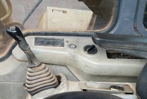 KOMATSU PC 200-6 ซีเรียล 93022 เอกสารเล่มทะเบียนภาษีเต็ม รถบอดี้สวย ภายในห้องเก๋งสะอาดสวย แอร์เย็น เครื่องยนต์ของ PC 200-7 เครื่องแน่นแรงดีไม่แตกเยิ้ม ภายนอกบูมอาร์มสวยๆไม่มีปะ ช่วงล่างเอวแน่น โรลเลอร์ใบแทรกสภาพดีประมาณ 70\% พร้อมใช้งาน ราคาต่อรองได้ครับ