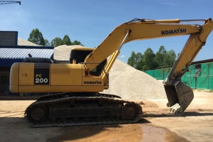 ขาย  Pc-200. โคมัสสุ. รุ่น7   7033 ชั่วโมง ช่วงล่างยกตั้งแต่เอวลงไป. ใหม่หมดญี่ปุ่นแท้แกะกล่อง