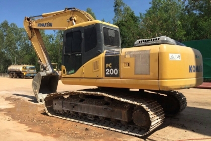 ขาย  Pc-200. โคมัสสุ. รุ่น7   7033 ชั่วโมง ช่วงล่างยกตั้งแต่เอวลงไป. ใหม่หมดญี่ปุ่นแท้แกะกล่อง