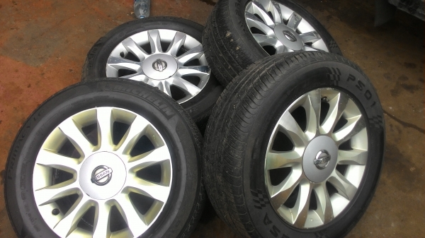 ขายแม๊กNissanเทียน่า 16-5รู เอ็นไก่ japan ปัดหน้าเงา4วง พร้อมยาง 215/60/16