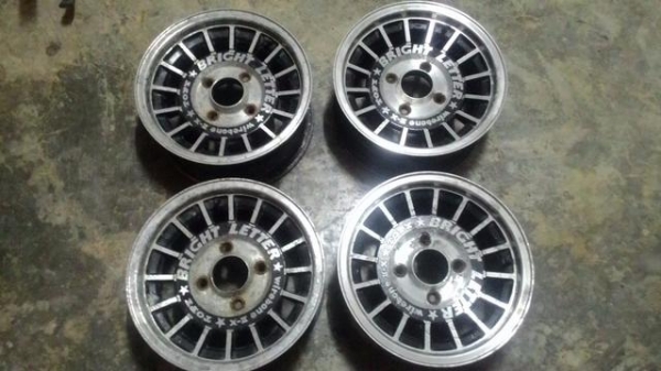 แม๊กขอบ13 4รู114 มี4วง 2000บาท