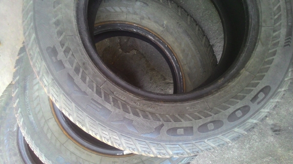 ยาง215-65-15 Goodyear ปีเก่ามากกกก สภาพดูจากรูป