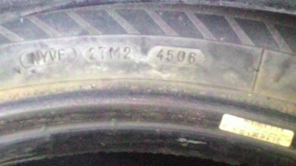 ยาง215-65-15 Goodyear ปีเก่ามากกกก สภาพดูจากรูป