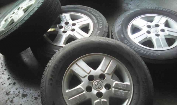 แม๊ก ขอบ 15 ขนาด 5 รู ใส่วีโก้ ยาง 215/70R15 ชุด 4 ล้อ  tel.081-427-3941 ไอดีไลน์ autobot107