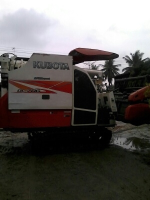 ขายรถเกี่ยวข้าวคูโบต้า DC 70 g