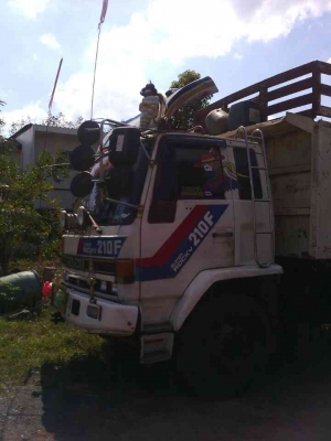 ขายรถบรรทุก 18 ล้อพ่วงแม่ลูกดัมพ์ ISUZU ROCKY 210 แรงม้าเกียร์ฟูลเลอร์ ลูกพ่วงสามมิตร 2 เพลา ราคา 1150000