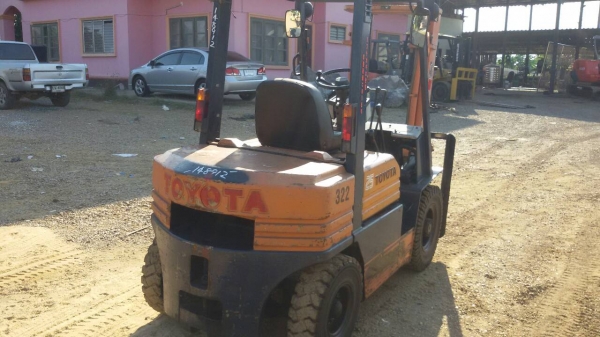 รถยกTOYOTA 5FG25 เครื่องเบนซิน 5k เสาสูง 3 เมตร ยางตันหน้าหลัง เกียร์ธรรมดา รถเก่าญี่ปุ่น สนใจติดต่อ 089-7949488 รถยกTOYOTA 5FG25 เครื่องเบนซิน 5k เสาสูง 3 เมตร ยางตันหน้าหลัง เกียร์ธรรมดา รถเก่าญี่ปุ่น สนใจติดต่อ 089-7949488