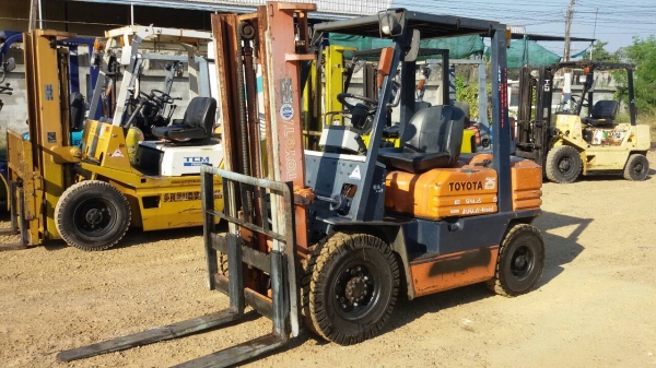 รถยกTOYOTA 5FG25 เครื่องเบนซิน 5k เสาสูง 3 เมตร ยางตันหน้าหลัง เกียร์ธรรมดา รถเก่าญี่ปุ่น สนใจติดต่อ 089-7949488