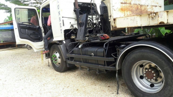 ขายรถบรรทุก 10 ล้อหัวลาก HINO MEGA 251 แรงม้าปี 2553 หางพื้นเรียบ 3 เพลา ราคา 1750000