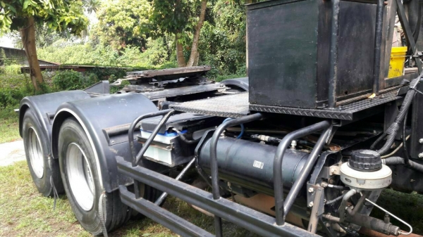 ขายรถบรรทุก 10 ล้อหัวลาก HINO MEGA 251 แรงม้าปี 2553 หางพื้นเรียบ 3 เพลา ราคา 1750000