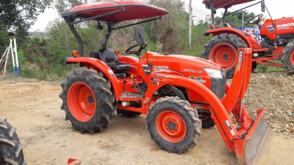 ขายรถไถคูโบต้าL3608spพร้อมดันหน้า สภาพเดิมๆรถใช้งานน้อย400กว่าชั่วโมงคับ ราคา295,000.