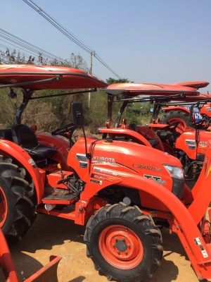 ขายรถไถคูโบต้าL3608spพร้อมดันหน้า สภาพเดิมๆรถใช้งานน้อย400กว่าชั่วโมงคับ ราคา295,000.