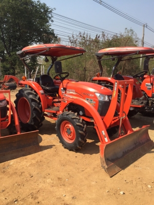 ขายรถไถคูโบต้าL3608spพร้อมดันหน้า สภาพเดิมๆรถใช้งานน้อย400กว่าชั่วโมงคับ ราคา295,000.