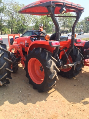 ขายรถไถคูโบต้าL3608spพร้อมดันหน้า สภาพเดิมๆรถใช้งานน้อย400กว่าชั่วโมงคับ ราคา295,000.