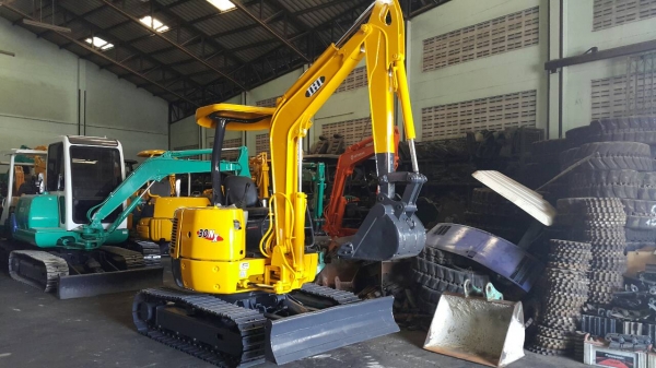 ขาย รถขุด IHI รุ่น 30NX  มือสองญี่ปุ่น แทรกเหล็ก สลักแน่น ทั้งคัน คอนโทรลสั้น ปั้มนิ้ว ทำงานไว ท้ายกลมคล่องตัว มือถือ/LINE ID : 0818753444