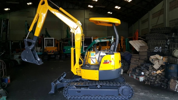 ขาย รถขุด IHI รุ่น 30NX  มือสองญี่ปุ่น แทรกเหล็ก สลักแน่น ทั้งคัน คอนโทรลสั้น ปั้มนิ้ว ทำงานไว ท้ายกลมคล่องตัว มือถือ/LINE ID : 0818753444