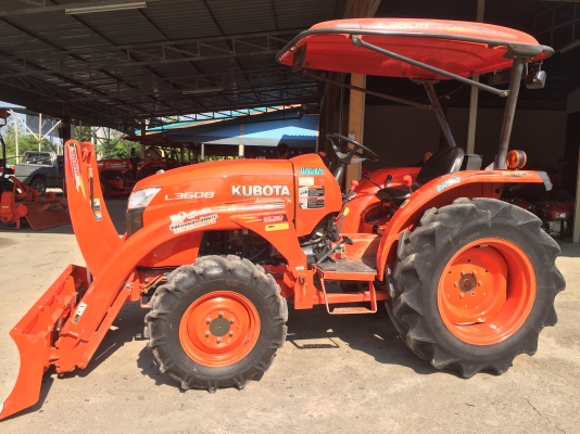 ขายรถไถคูโบต้า L3608 พร้อม อุปกรณ์ ใบมีดคานบน และผานพรวน. รถสภาพสวยพร้อมใช้งาน. รถใช้งานในไร่ค่ะ. ขายๆราคา298000 บาทสนใจโทร081-9136451. หรือทาง line bow6451 ขอดูภาพเพิ่มเติมได้ค่ะ. #มีบริการจัดส่งให้ฟรีทั่วประเทศ