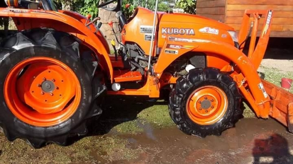 ขายรถไถ KUBOTA L3608 ใช้งานน้อย อุปกรณ์ครบ ดันหน้า ผานหลัง สภาพสวยพร้อมใช้งาน สนใจโทร 090-8588220คุณนะ 093-3258446คุณบิว หรือเข้าดูสินค้าอื่นๆได้ที่ www.truck.in.th/498 หรือเพจFacebook ณรงค์ ซื้อขายรถมือสอง (เว็บไซต์ส่วนตัว) หรือFacebook คุณนะ รถบรรทุก