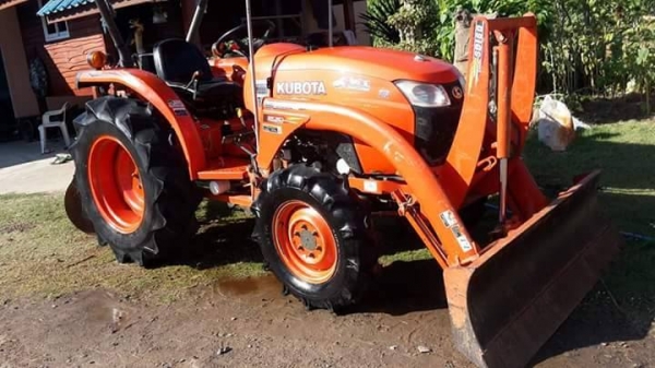 ขายรถไถ KUBOTA L3608 ใช้งานน้อย อุปกรณ์ครบ ดันหน้า ผานหลัง สภาพสวยพร้อมใช้งาน สนใจโทร 090-8588220คุณนะ 093-3258446คุณบิว หรือเข้าดูสินค้าอื่นๆได้ที่ www.truck.in.th/498 หรือเพจFacebook ณรงค์ ซื้อขายรถมือสอง (เว็บไซต์ส่วนตัว) หรือFacebook คุณนะ รถบรรทุก