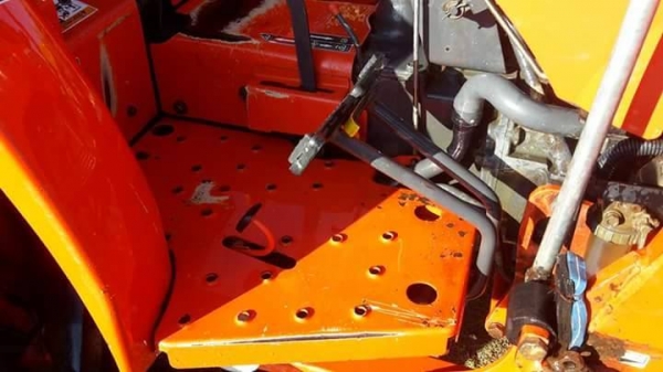 ขายรถไถ KUBOTA L3608 ใช้งานน้อย อุปกรณ์ครบ ดันหน้า ผานหลัง สภาพสวยพร้อมใช้งาน สนใจโทร 090-8588220คุณนะ 093-3258446คุณบิว หรือเข้าดูสินค้าอื่นๆได้ที่ www.truck.in.th/498 หรือเพจFacebook ณรงค์ ซื้อขายรถมือสอง (เว็บไซต์ส่วนตัว) หรือFacebook คุณนะ รถบรรทุก