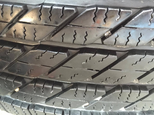 ขายล้อแม็กฟอจูนเนอร์พร้อมยางขอบ17 4ล้อ ราคา 11,500 บาท ขายล้อแม็กฟอจูนเนอร์พร้อมยางขอบ17 4ล้อ ราคา 11,500 บาท