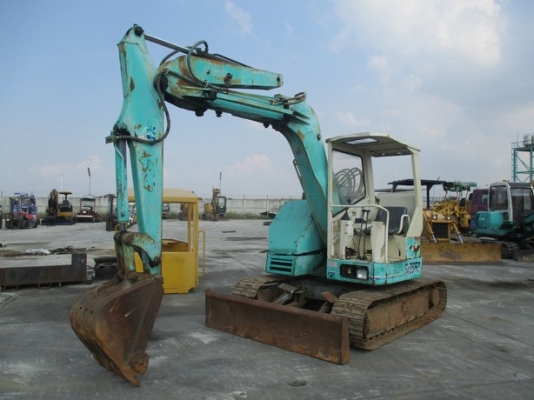 ขายรถขุดขนาด 5 ตัน ยี่ห้อ HANIX รุ่น S.B 550