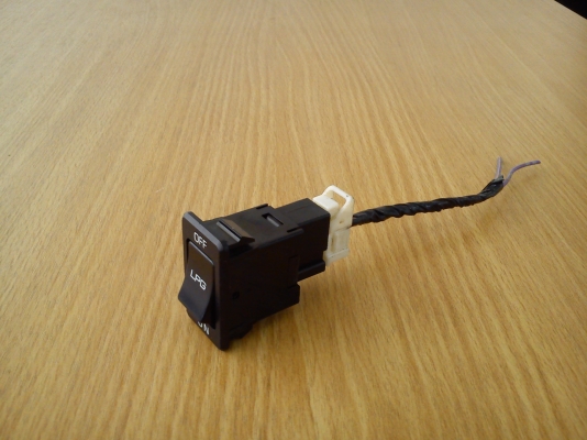 สวิตช์ LPG ของรถ NISSAN ทรงตั้ง สวิตช์ LPG ของรถ NISSAN ทรงตั้ง