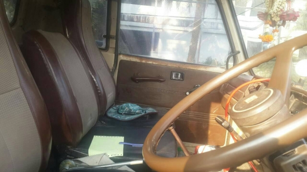 สิบล้อ อิซุซุ JCM 6BD1-165เพาเดียว ดั้มกะบะเหล็ก สภาพนางฟ้าสวยเดิมๆทั้งคัน แอร์ พ.เวอร์ ทิฟฟี ยางเต็ม ทะเบียนพร้อมโอน ราคา 395,000บ รถสวยๆราคาเบาๆ