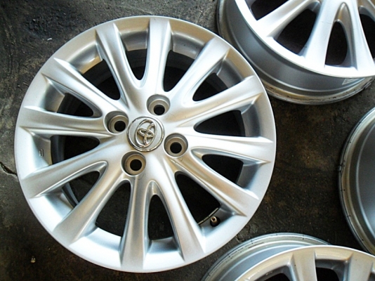 แม็กขอบ15แท้ 4รู100 สภาพใหม่ คู่ละ2000