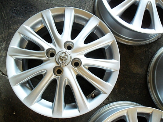 แม็กขอบ15แท้ 4รู100 สภาพใหม่ คู่ละ2000