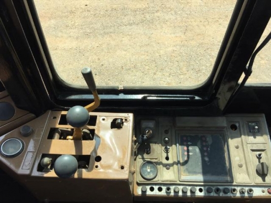 ขายรถตักล้อยาง CAT 924E สภาพสวยพร้อมใช้ มีVDOการทำงานให้ชมครับ ขายรถตักล้อยาง CAT 924E สภาพสวยพร้อมใช้ มีVDOการทำงานให้ชมครับ